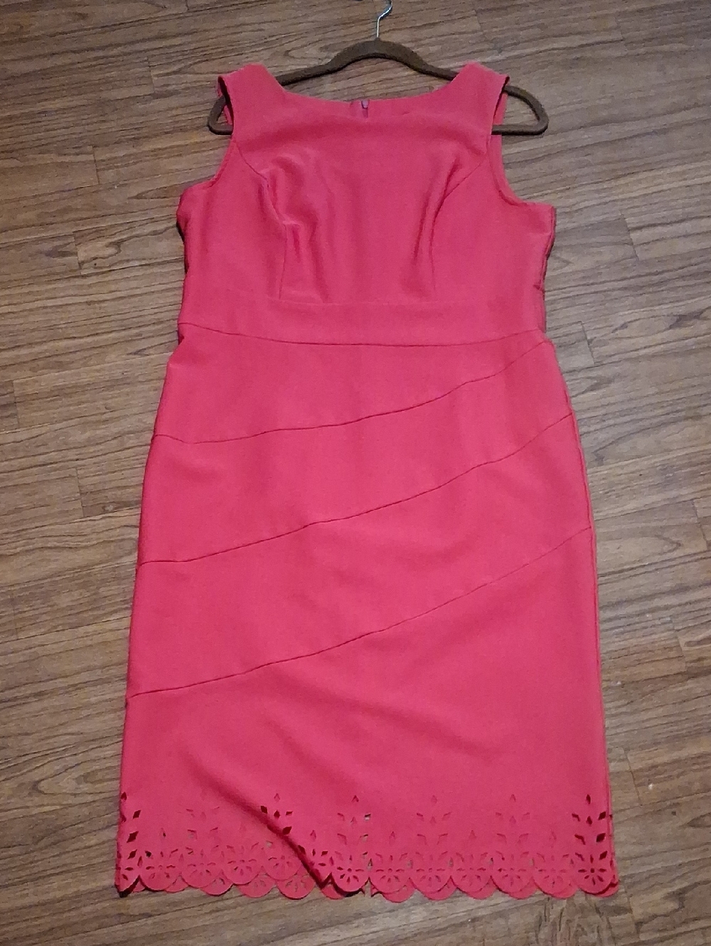 Sleeveless Coral Midi Sheath Dress with Scalloped Hem